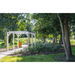 Ławka angielska z oparciem i podłokietnikiem